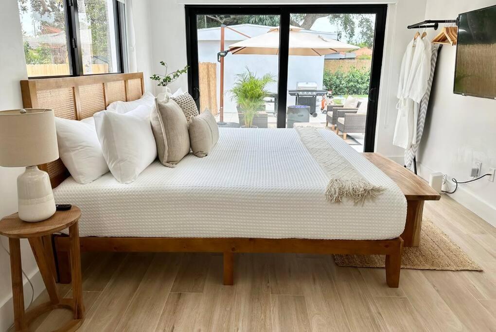 Pool Sleeps 8 Mins To Calle 8 Sobe Brickell Holiday home Miami