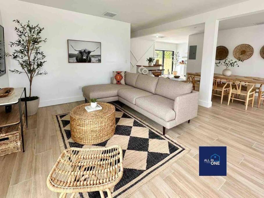 Pool Sleeps 8 Mins To Calle 8 Sobe Brickell Holiday home Miami