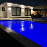 Pool Sleeps 8 Mins To Calle 8 Sobe Brickell