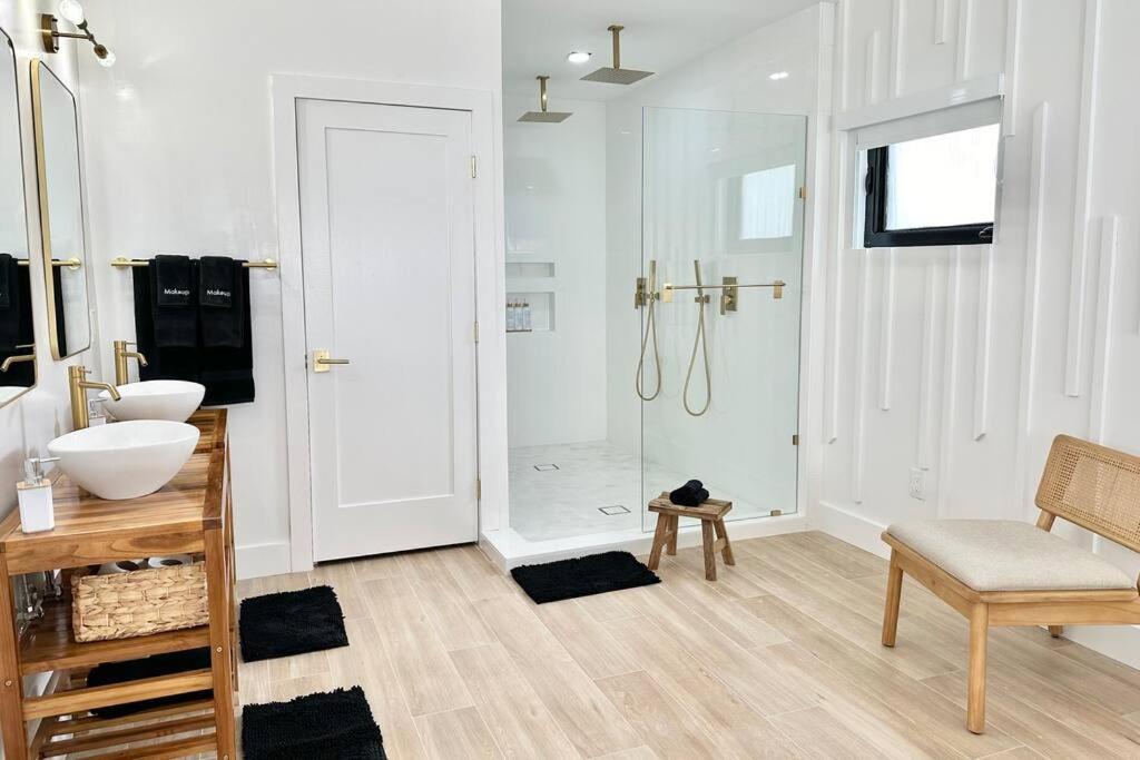 Pool Sleeps 8 Mins To Calle 8 Sobe Brickell Miami