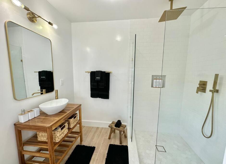 Pool Sleeps 8 Mins To Calle 8 Sobe Brickell *